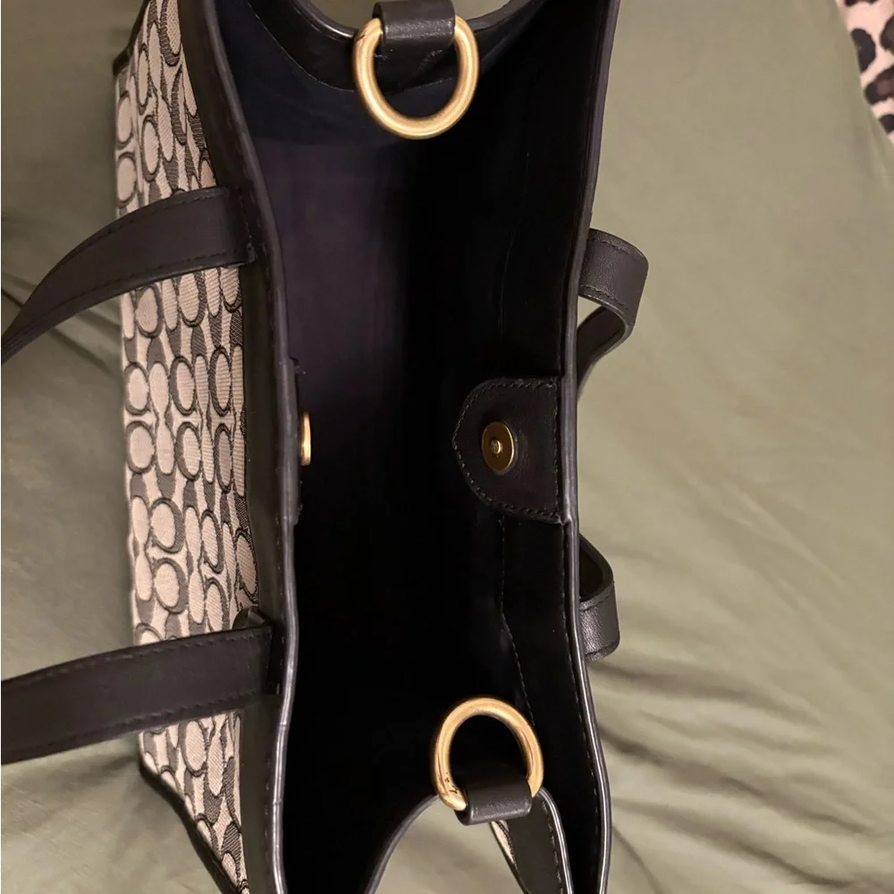 Coach Field Tote - Picture 5 of 13